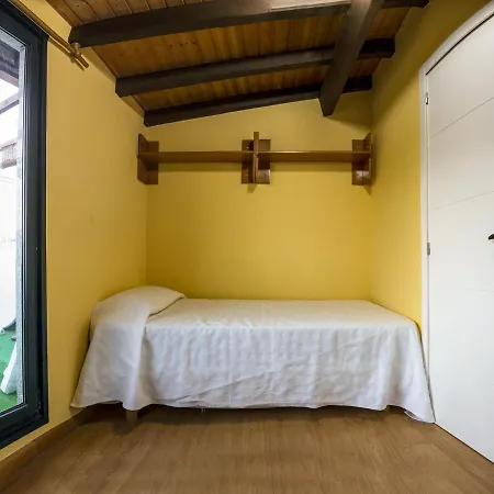 Cerca Del Puerto Deportivo Y De La Playa