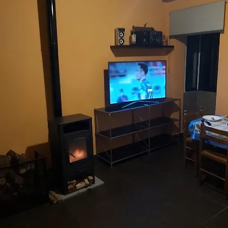 Cerca Del Puerto Deportivo Y De La Playa Cangas